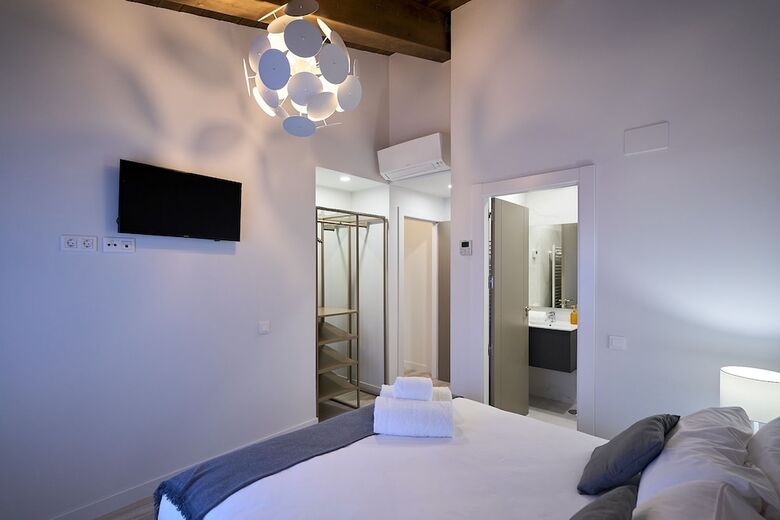 Aparthotel Ines Luna Suites