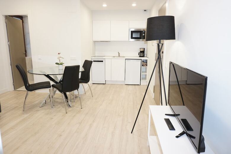 Aparthotel Ines Luna Suites