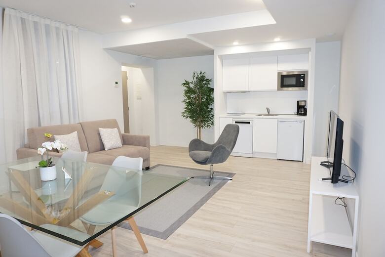 Aparthotel Ines Luna Suites