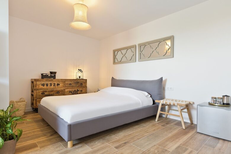 Hotel Masia Can Rovira