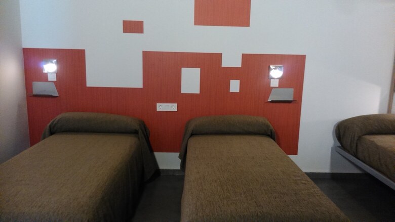 Hostal Albergue Inturjoven Cazorla - Hostel