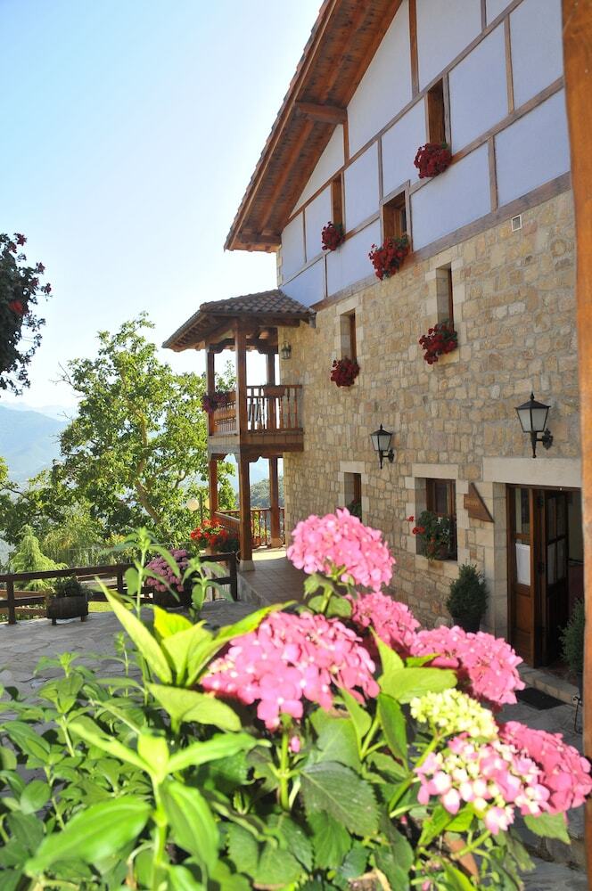 Aparthotel Viviendas Rurales Pe�a Sagra