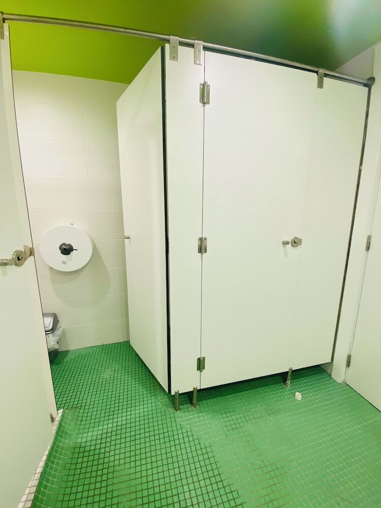 Hostal We Street Hostel - Albergue Juvenil