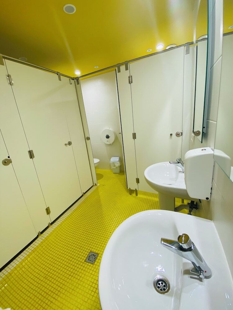 Hostal We Street Hostel - Albergue Juvenil