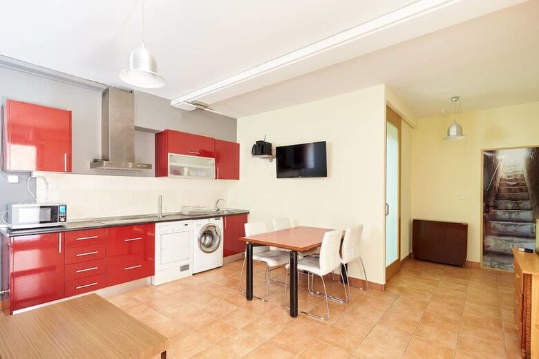Hostal Alojamientos Ac� Y All� - Hostel