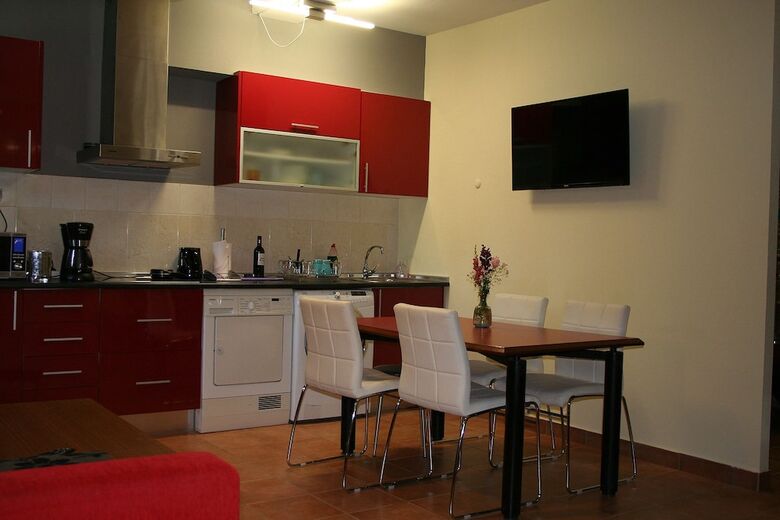 Hostal Alojamientos Ac� Y All� - Hostel