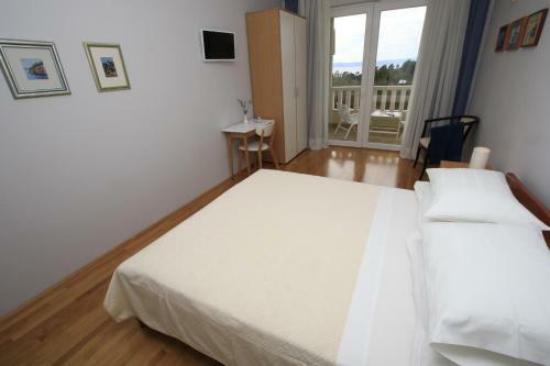 Apartments Villa ?izmi?
