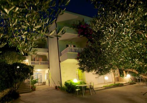 Apartments Villa ?izmi?