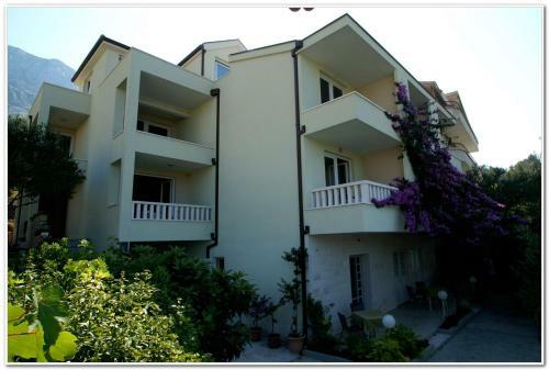 Apartments Villa ?izmi?