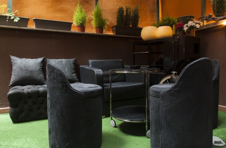 Hostal Revolutum Hostel