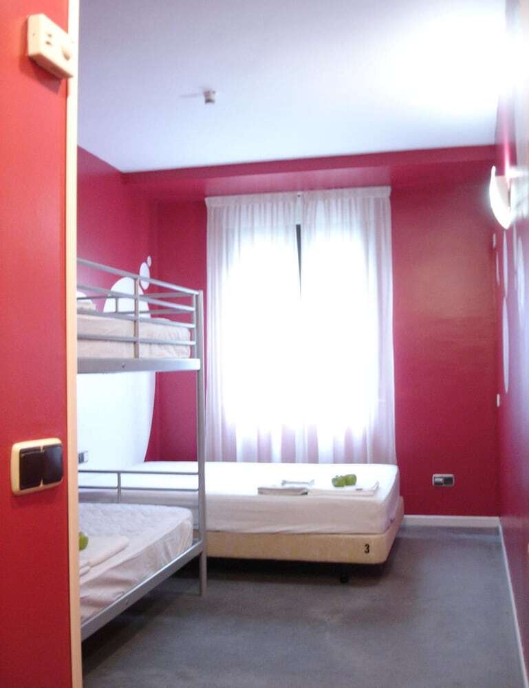 Hostal Revolutum Hostel