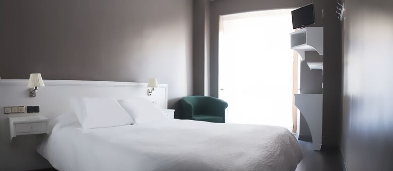Hostal Revolutum Hostel