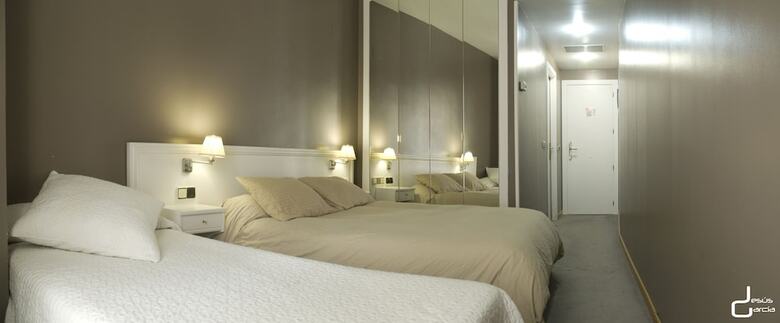 Hostal Revolutum Hostel