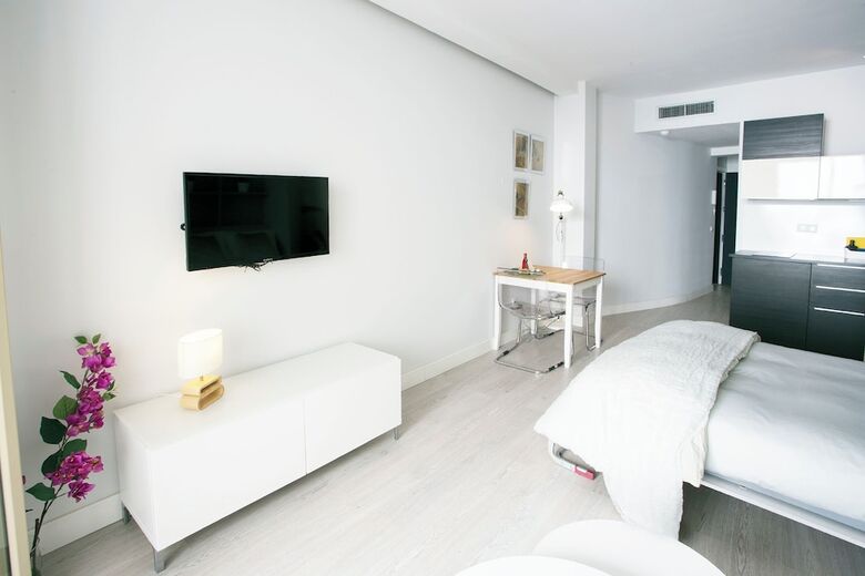 Aparthotel Graffiti Suites M�laga