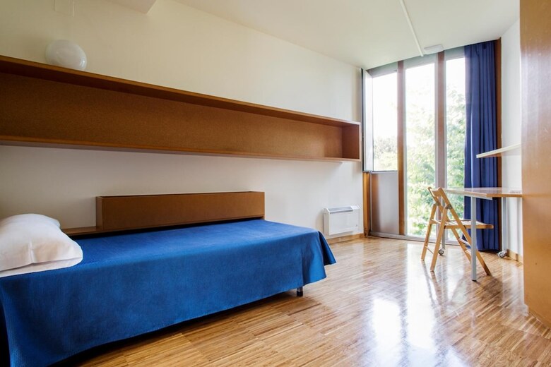 Hostal Residencia Universitaria O Castro - Campus Accommodation