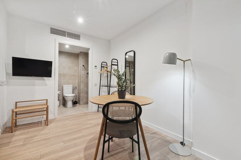Aparthotel Limehome Valencia Carrer Del Pare Palau