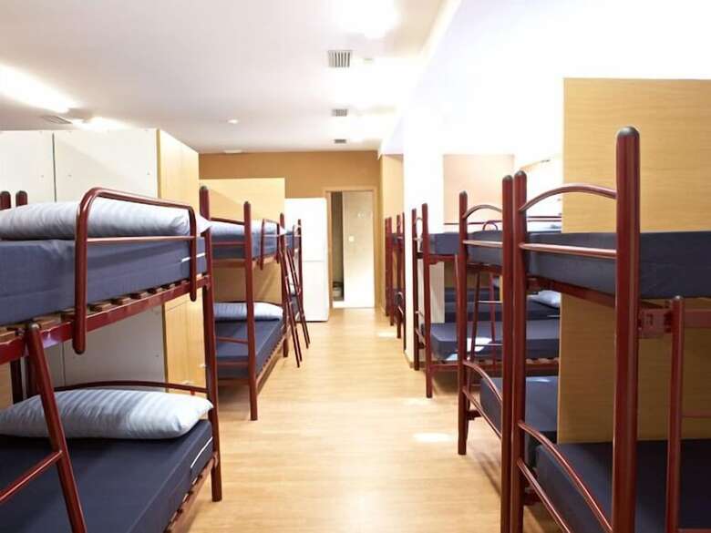 Hostal Albergue Monasterio De La Magdalena - Hostel