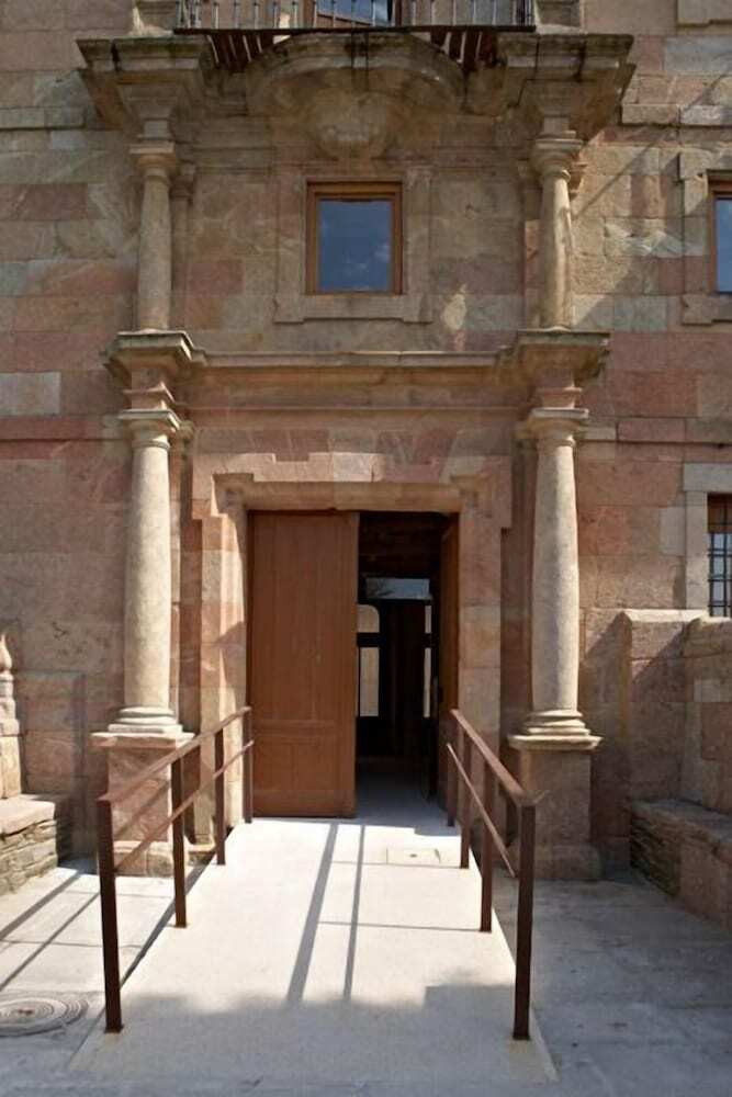 Hostal Albergue Monasterio De La Magdalena - Hostel