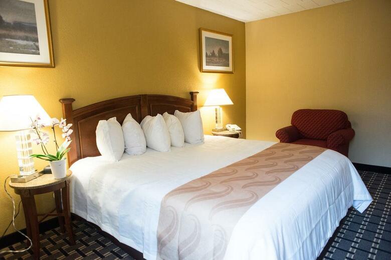 Clarion Hotel New Kensington