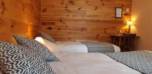 Hotel Logis Auberge De La Mandrie