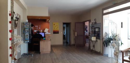 Hotel Logis Auberge De La Mandrie