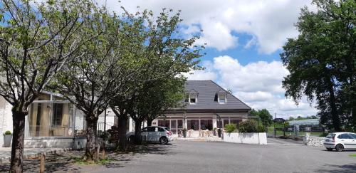 Hotel Logis Auberge De La Mandrie