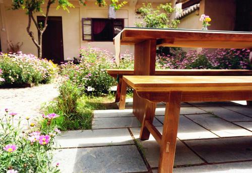 Hostal Shaxi Miss May Hotel