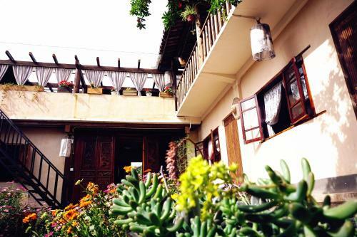 Hostal Shaxi Miss May Hotel
