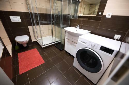 Apartments Kope?n� With Parking