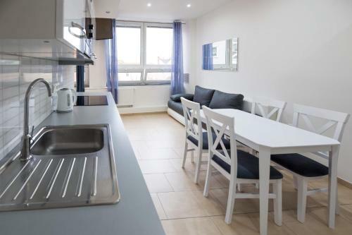 Apartments Kope?n� With Parking