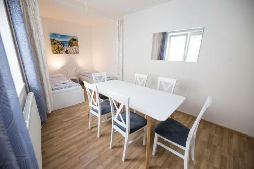 Apartments Kope?n� With Parking