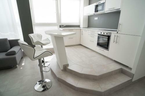 Apartments Kope?n� With Parking