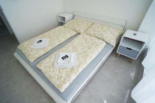 Apartments Kope?n� With Parking