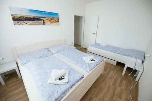 Apartments Kope?n� With Parking