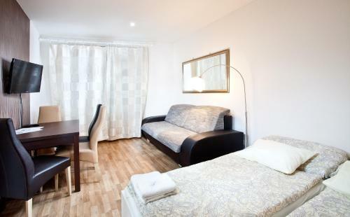 Apartments Kope?n� With Parking