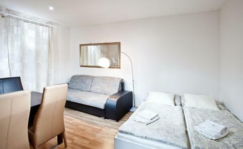 Apartments Kope?n� With Parking