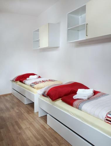 Apartments Kope?n� With Parking
