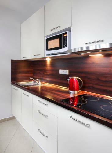 Apartments Kope?n� With Parking