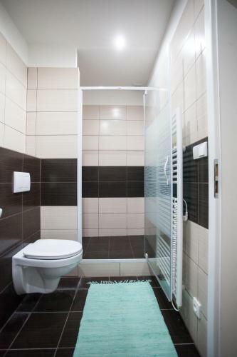Apartments Kope?n� With Parking