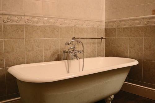 The Country Cottage Hotel