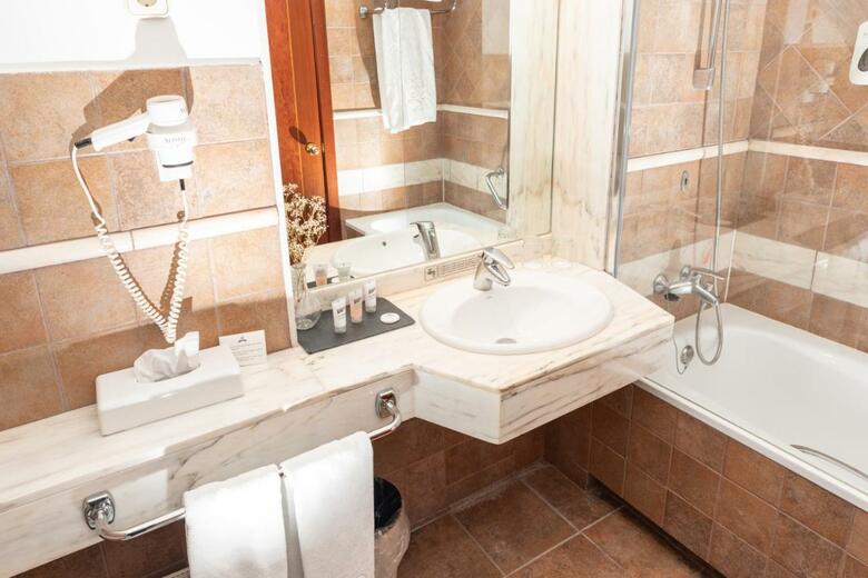 Hotel Termes Montbri�