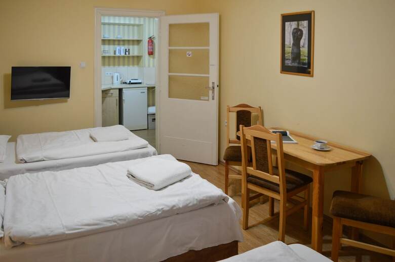 Hostal Cybulskiego Guest Rooms