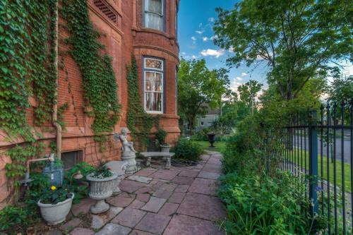 Bed & Breakfast Lumber Baron Inn And Gardens