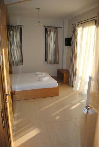 Niriides Studios And Apartments
