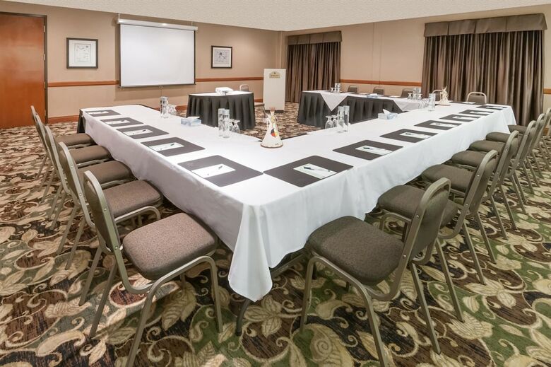 Hotel Wingate By Wyndham - Edmonton West