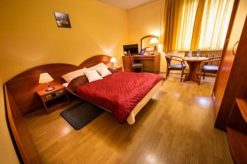 Hotel Wald Economy