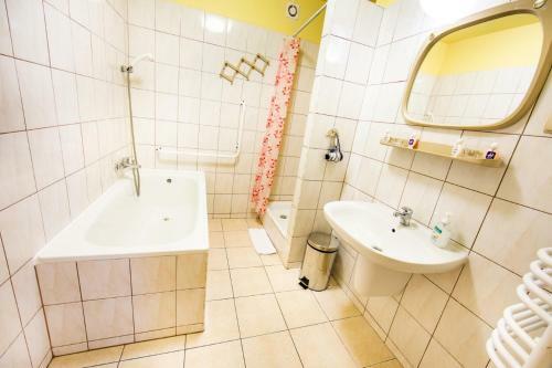 Hotel Wald Economy