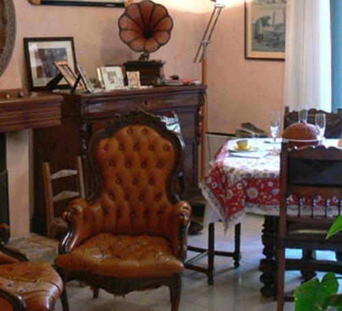 Bed & Breakfast George King