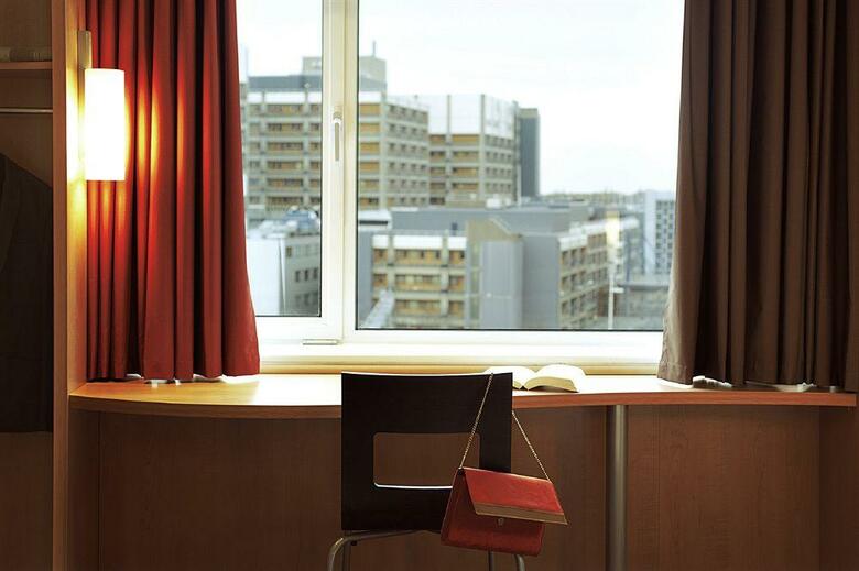 Hotel Ibis Paris Porte De Clichy Centre