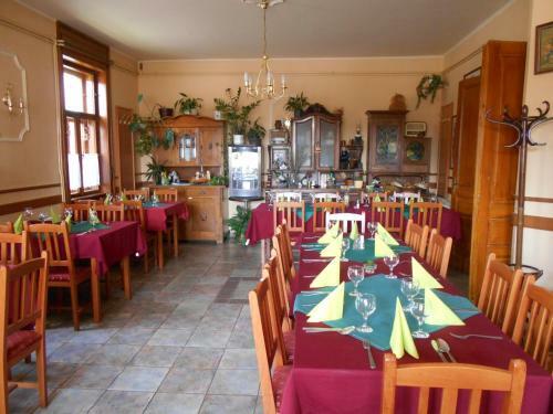 Hostal Borosty�nkert �tterem & Vend�gh�z